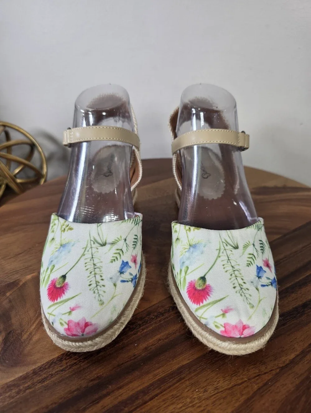 Baretraps Ocean Floral Closed Toe Espadrille Wedge Sandals Size 7 Like New